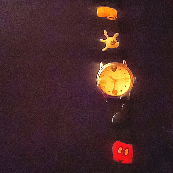 Authentic Original Vintage mickey mouse watch from Disney Parks - Picture 1 of 2